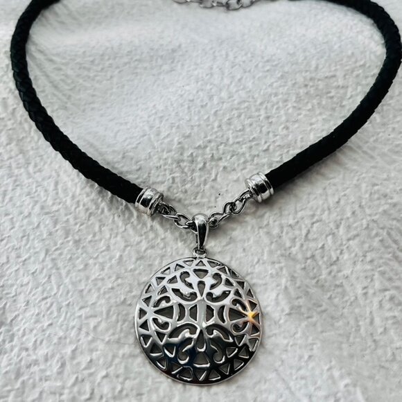 Premier Designs Choker w/medallion - Picture 2 of 6